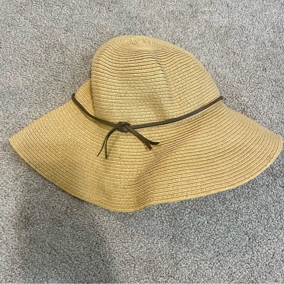Talula Accessories - Talula Aritzia Straw Bucket Style Hat